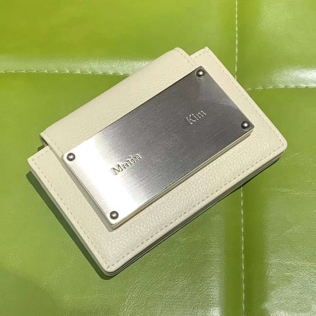 コインケース  ブランドロゴ入り メタルプレート付きカードケース
